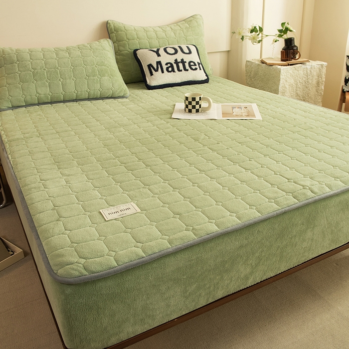 91家纺网 家纺一手货源 找家纺 眠博士 2025新款纯色简约牛奶绒夹棉床褥床笠系列-大床 牛奶绒夹棉床笠-苹果绿