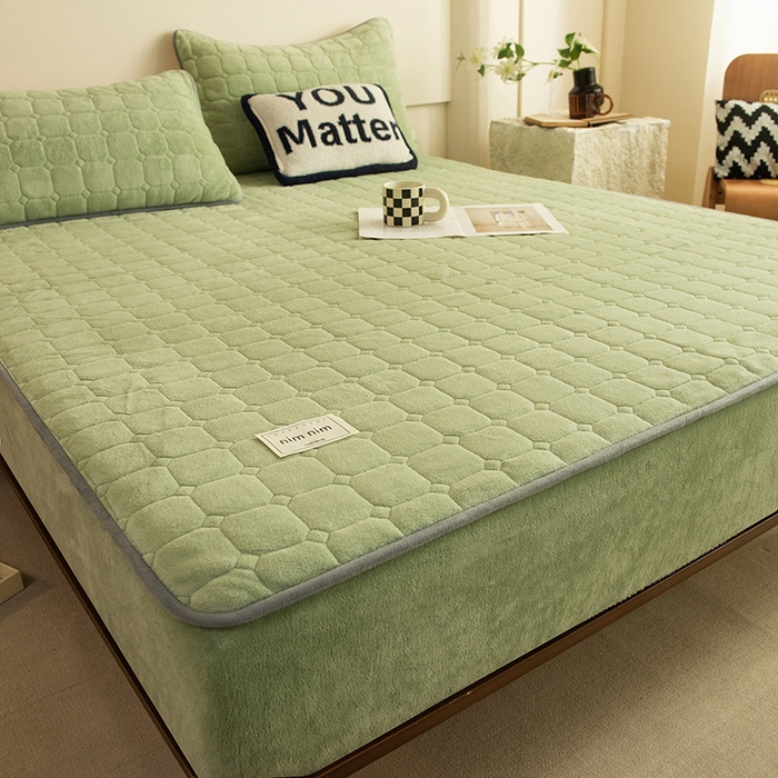 91家纺网 家纺一手货源 找家纺 眠博士 2025新款纯色简约牛奶绒夹棉床褥床笠系列-大床 牛奶绒夹棉床笠-苹果绿