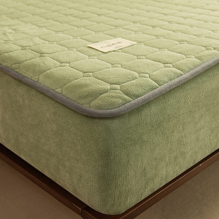 91家纺网 家纺一手货源 找家纺 眠博士 2025新款纯色简约牛奶绒夹棉床褥床笠系列-大床 牛奶绒夹棉床笠-苹果绿