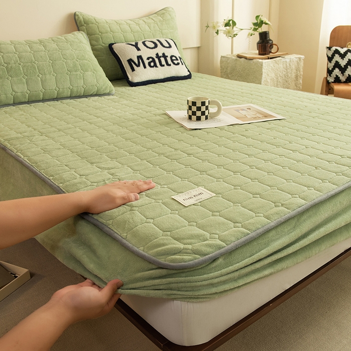 91家纺网 家纺一手货源 找家纺 眠博士 2025新款纯色简约牛奶绒夹棉床褥床笠系列-大床 牛奶绒夹棉床笠-苹果绿