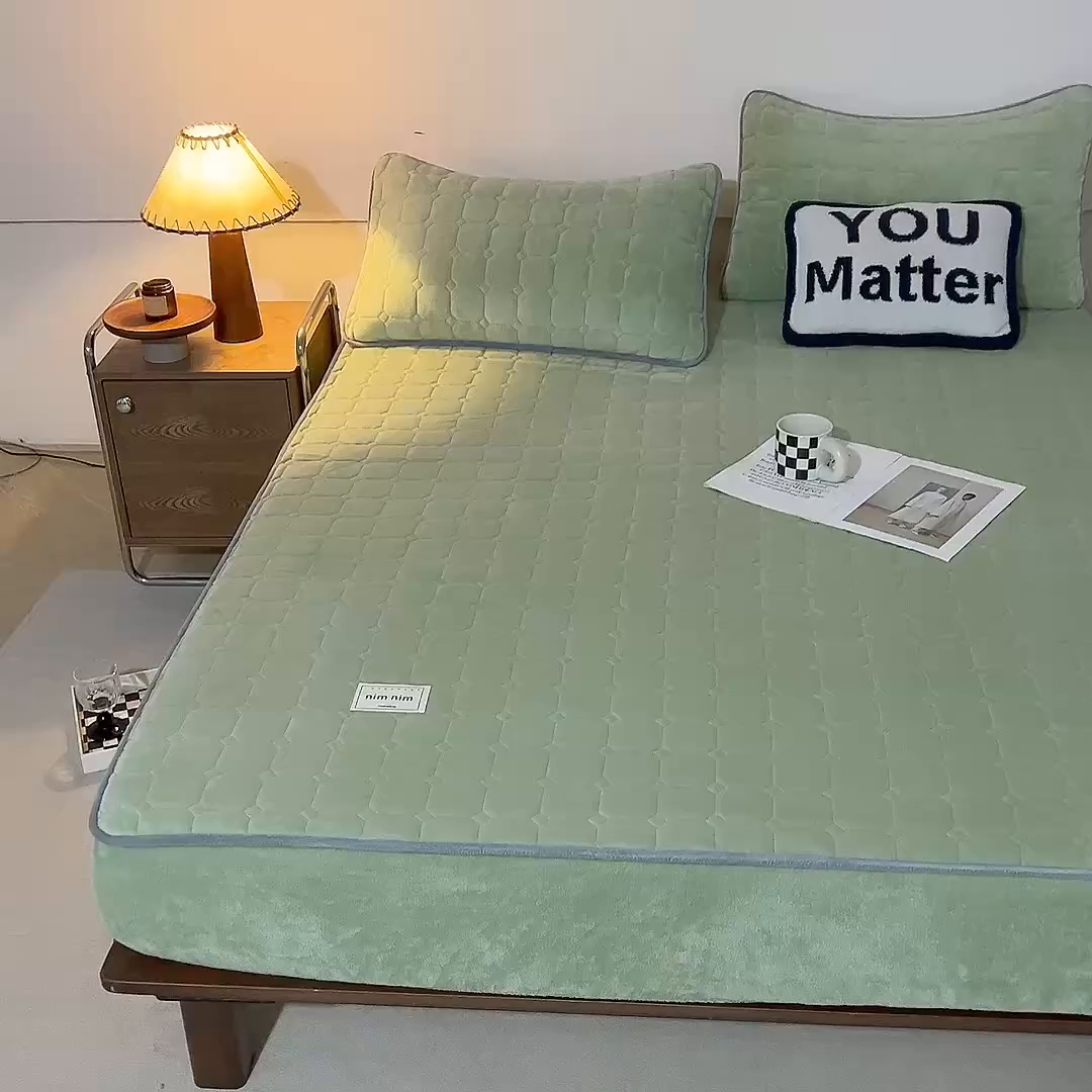 91家纺网 家纺一手货源 找家纺 眠博士 2025新款纯色简约牛奶绒夹棉床褥床笠系列-大床 牛奶绒夹棉床笠-苹果绿