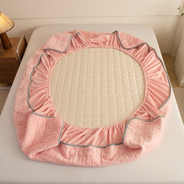 91家纺网 家纺一手货源 找家纺 眠博士 2025新款纯色简约牛奶绒夹棉床褥床笠系列-大床 牛奶绒夹棉床笠-粉色