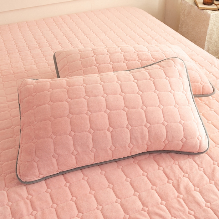 91家纺网 家纺一手货源 找家纺 眠博士 2025新款纯色简约牛奶绒夹棉床褥床笠系列-大床 牛奶绒夹棉床笠-粉色