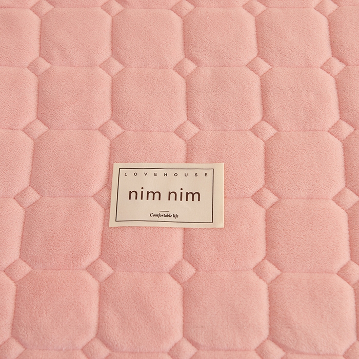 91家纺网 家纺一手货源 找家纺 眠博士 2025新款纯色简约牛奶绒夹棉床褥床笠系列-大床 牛奶绒夹棉床笠-粉色