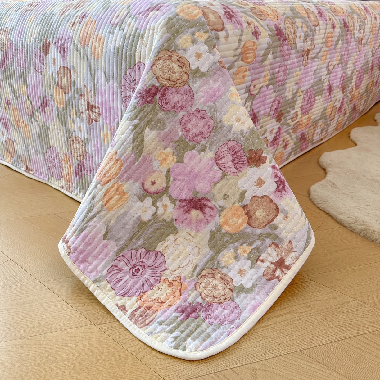 91家纺网 家纺一手货源 找家纺 寐居家纺 2025新款A类数码印花老粗布夹棉床盖 紫蔓花踪