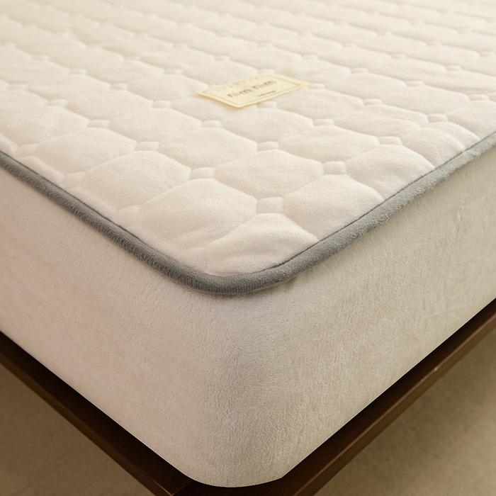 91家纺网 家纺一手货源 找家纺 眠博士 2025新款纯色简约牛奶绒夹棉床褥床笠系列-大床 牛奶绒夹棉床笠-奶白