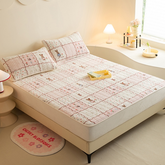 91家纺网 家纺一手货源 找家纺 眠博士 2025新款纯色简约牛奶绒夹棉床褥床笠系列-大床 牛奶绒夹棉床笠-方格兔