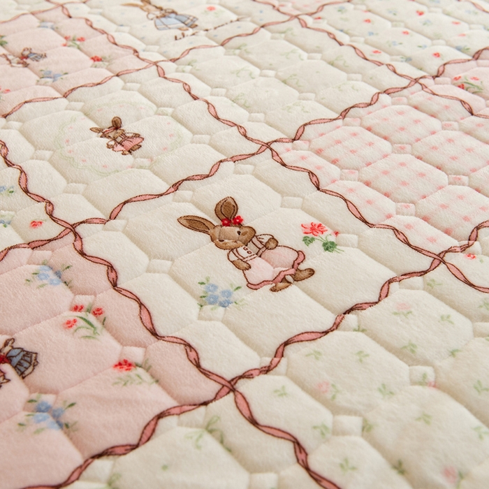 91家纺网 家纺一手货源 找家纺 眠博士 2025新款纯色简约牛奶绒夹棉床褥床笠系列-大床 牛奶绒夹棉床笠-方格兔