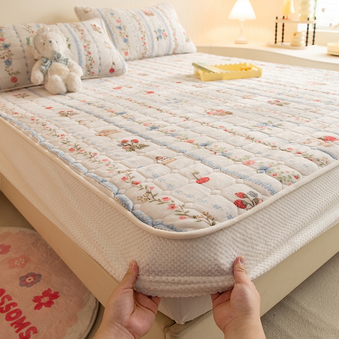 91家纺网 家纺一手货源 找家纺 眠博士 2025新款纯色简约牛奶绒夹棉床褥床笠系列-大床 牛奶绒夹棉床笠-恋恋画语