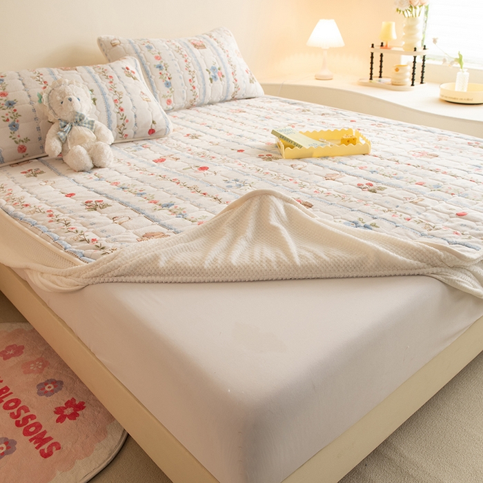 91家纺网 家纺一手货源 找家纺 眠博士 2025新款纯色简约牛奶绒夹棉床褥床笠系列-大床 牛奶绒夹棉床笠-恋恋画语