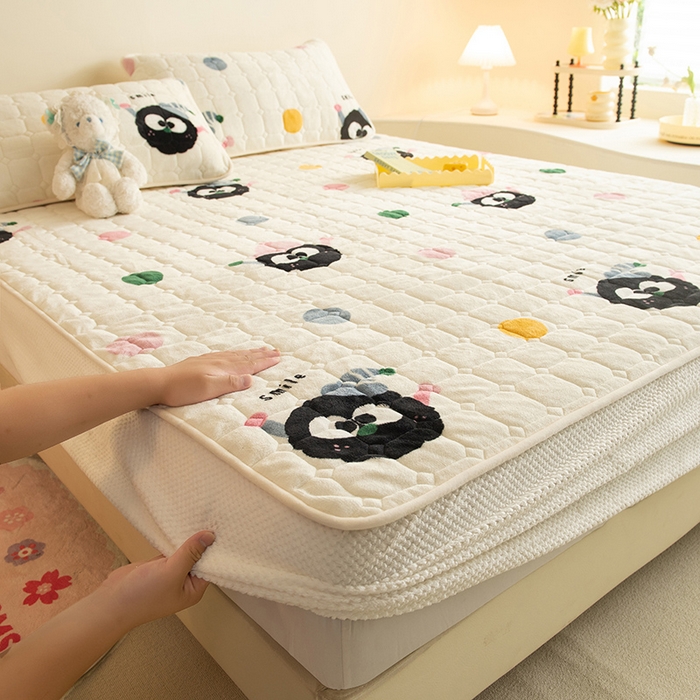 91家纺网 家纺一手货源 找家纺 眠博士 2025新款纯色简约牛奶绒夹棉床褥床笠系列-大床 牛奶绒夹棉床笠-莓烦恼