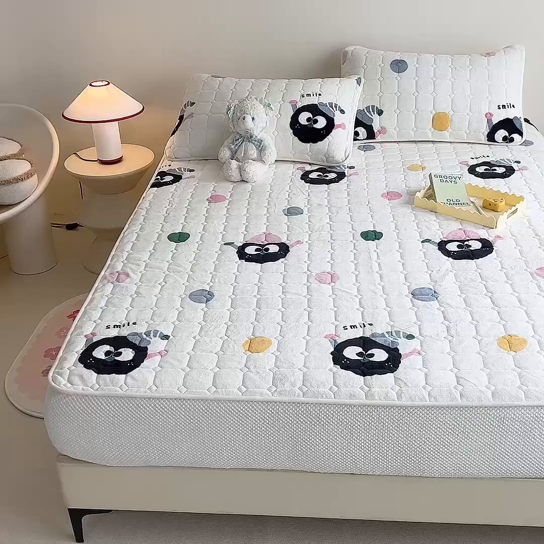 91家纺网 家纺一手货源 找家纺 眠博士 2025新款纯色简约牛奶绒夹棉床褥床笠系列-大床 牛奶绒夹棉床笠-莓烦恼