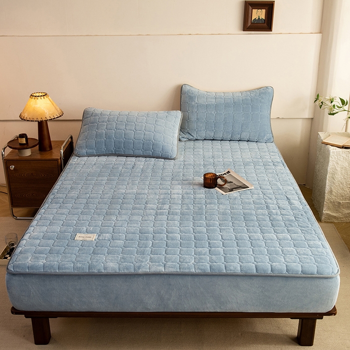 91家纺网 家纺一手货源 找家纺 眠博士 2025新款纯色简约牛奶绒夹棉床褥床笠系列-大床 牛奶绒夹棉床笠-雾霾蓝