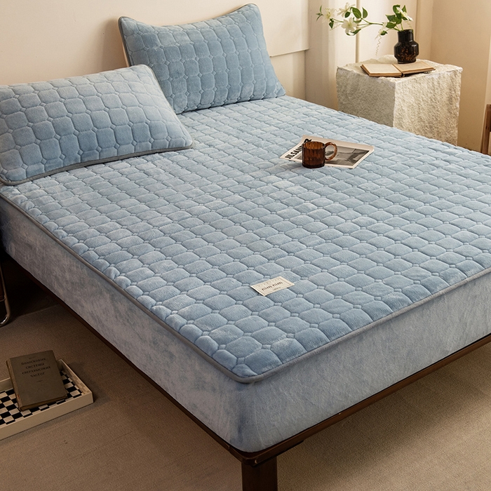 91家纺网 家纺一手货源 找家纺 眠博士 2025新款纯色简约牛奶绒夹棉床褥床笠系列-大床 牛奶绒夹棉床笠-雾霾蓝