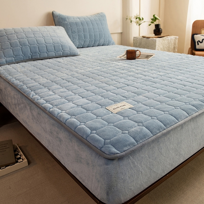 91家纺网 家纺一手货源 找家纺 眠博士 2025新款纯色简约牛奶绒夹棉床褥床笠系列-大床 牛奶绒夹棉床笠-雾霾蓝