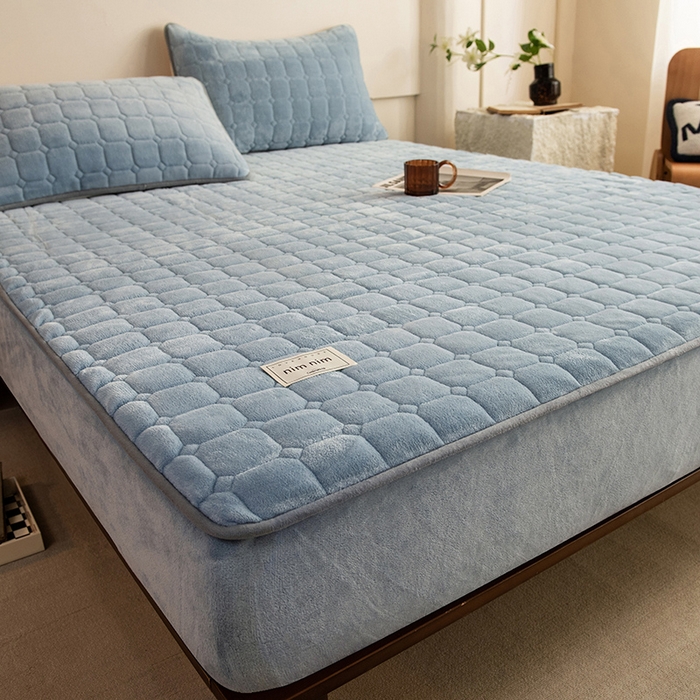 91家纺网 家纺一手货源 找家纺 眠博士 2025新款纯色简约牛奶绒夹棉床褥床笠系列-大床 牛奶绒夹棉床笠-雾霾蓝