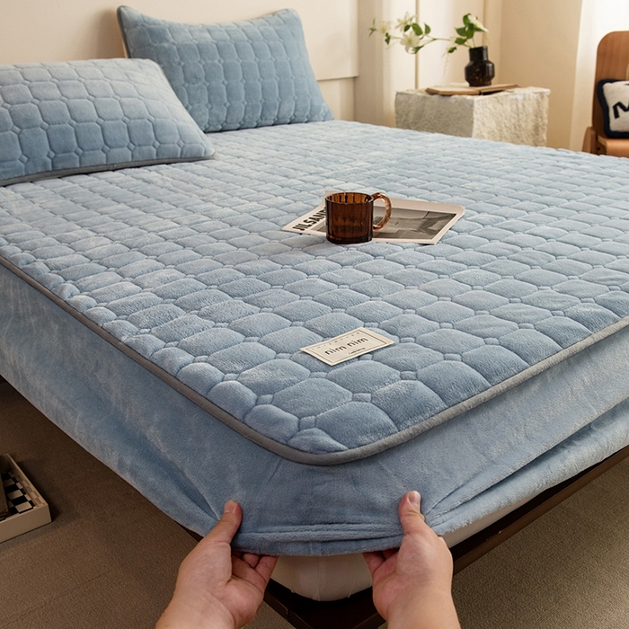 91家纺网 家纺一手货源 找家纺 眠博士 2025新款纯色简约牛奶绒夹棉床褥床笠系列-大床 牛奶绒夹棉床笠-雾霾蓝