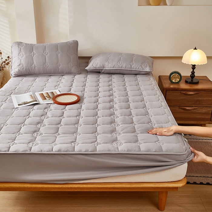 91家纺网 家纺一手货源 找家纺 瑞兴纺 2025年新款亲肤夹棉床笠 幸运格-高级灰