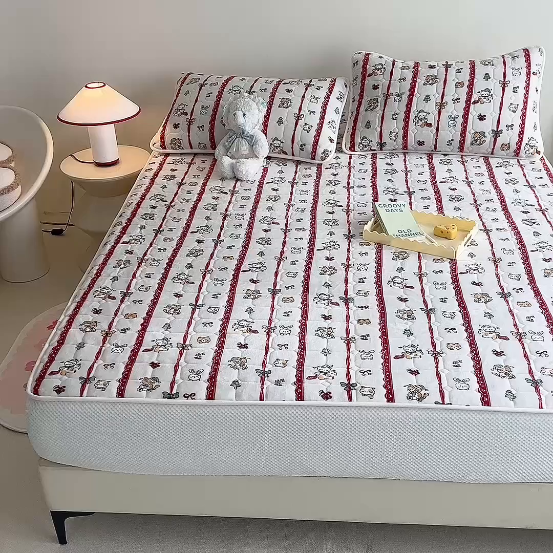 91家纺网 家纺一手货源 找家纺 眠博士 2025新款纯色简约牛奶绒夹棉床褥床笠系列-大床 牛奶绒夹棉床笠-幸福小猫