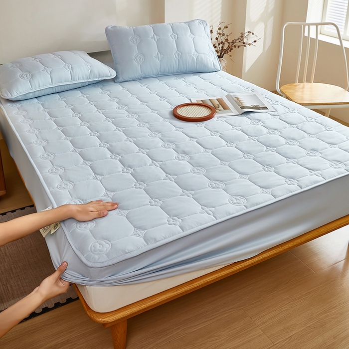 91家纺网 家纺一手货源 找家纺 瑞兴纺 2025年新款亲肤夹棉床笠 幸运格-海洋蓝