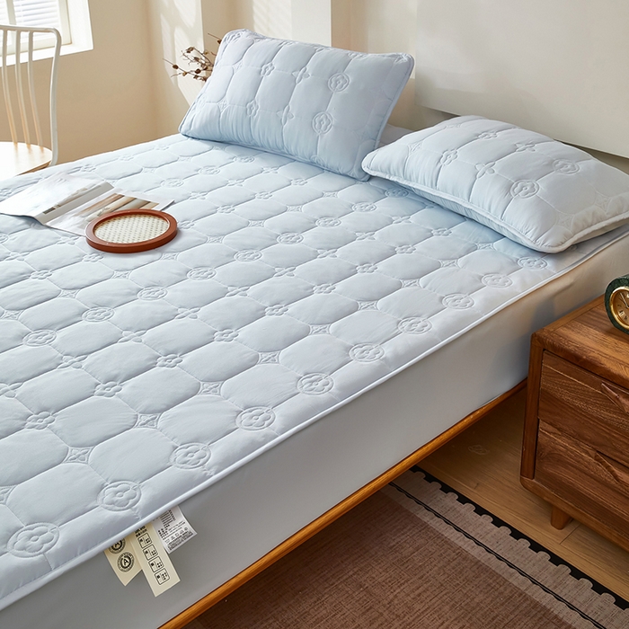 91家纺网 家纺一手货源 找家纺 瑞兴纺 2025年新款亲肤夹棉床笠 幸运格-海洋蓝