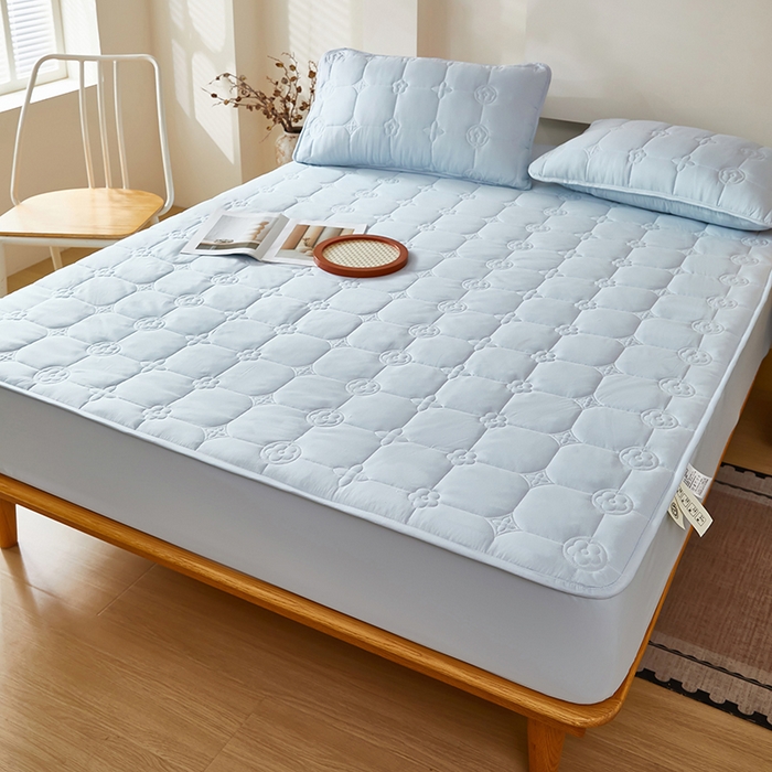 91家纺网 家纺一手货源 找家纺 瑞兴纺 2025年新款亲肤夹棉床笠 幸运格-海洋蓝