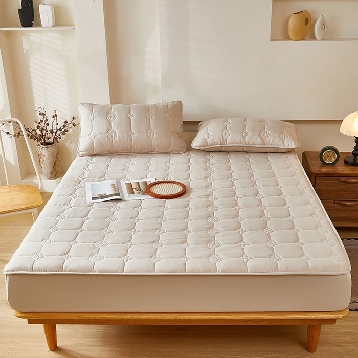 91家纺网 家纺一手货源 找家纺 瑞兴纺 2025年新款亲肤夹棉床笠 幸运格-卡其色