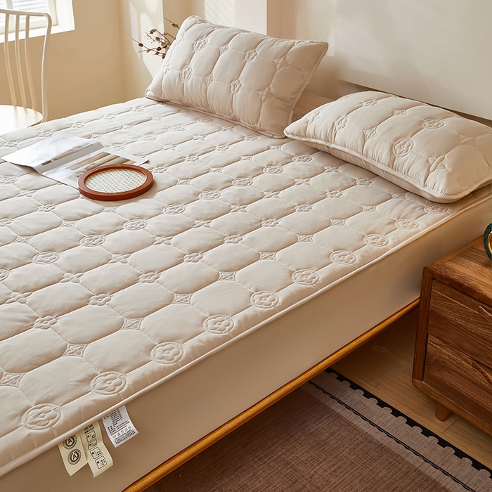 91家纺网 家纺一手货源 找家纺 瑞兴纺 2025年新款亲肤夹棉床笠 幸运格-卡其色