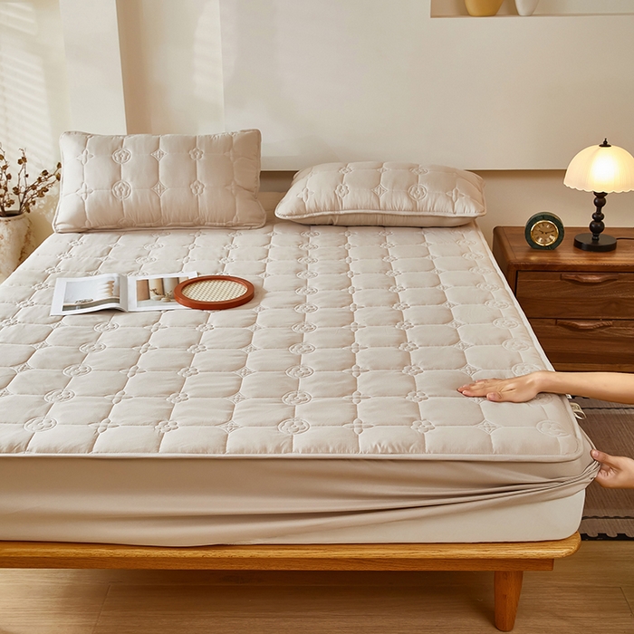 91家纺网 家纺一手货源 找家纺 瑞兴纺 2025年新款亲肤夹棉床笠 幸运格-卡其色