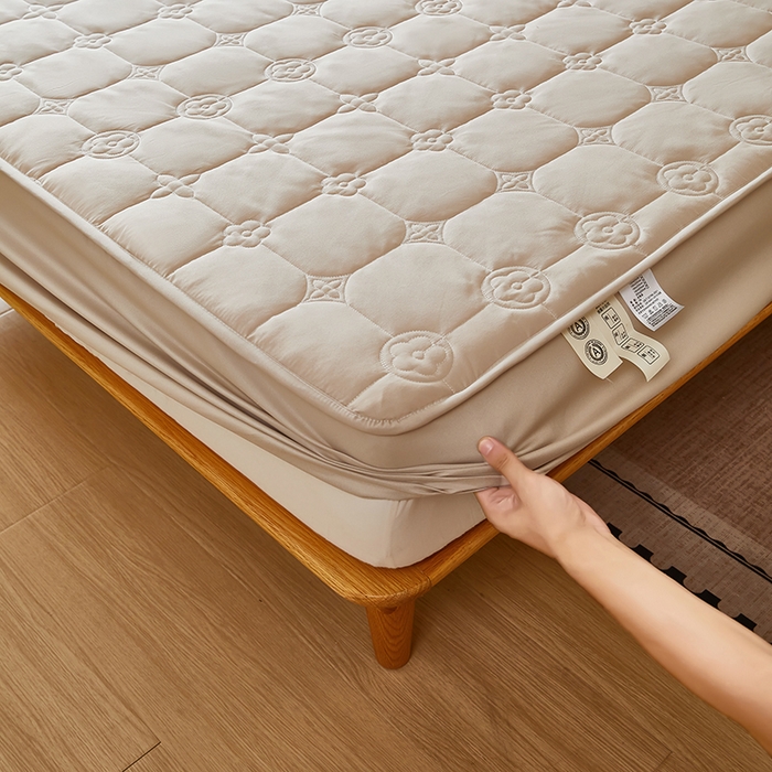 91家纺网 家纺一手货源 找家纺 瑞兴纺 2025年新款亲肤夹棉床笠 幸运格-卡其色