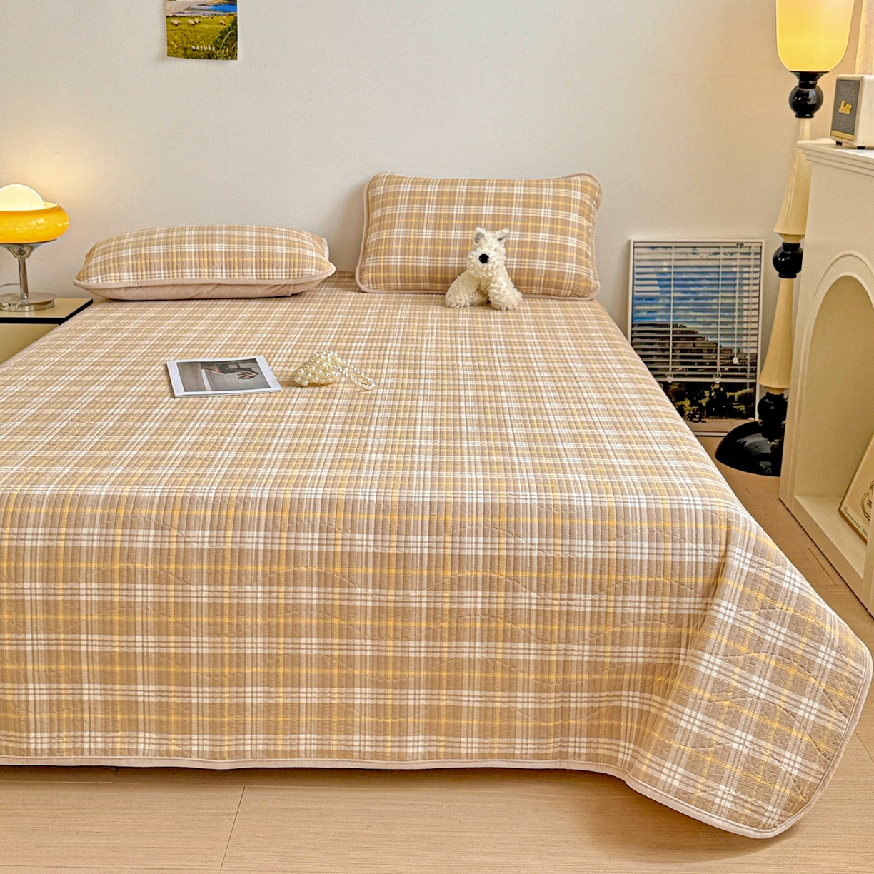 91家纺网 家纺一手货源 找家纺 （总）宜派家纺 2025新款无印风全棉色织水洗棉加厚婴儿绒床盖单件格纹简约夹棉炕盖床盖三件套