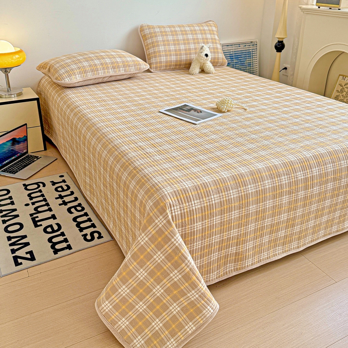 91家纺网 家纺一手货源 找家纺 （总）宜派家纺 2025新款无印风全棉色织水洗棉加厚婴儿绒床盖单件格纹简约夹棉炕盖床盖三件套