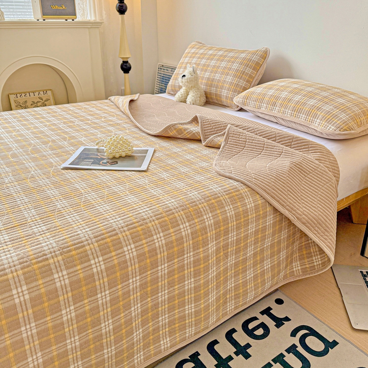 91家纺网 家纺一手货源 找家纺 （总）宜派家纺 2025新款无印风全棉色织水洗棉加厚婴儿绒床盖单件格纹简约夹棉炕盖床盖三件套