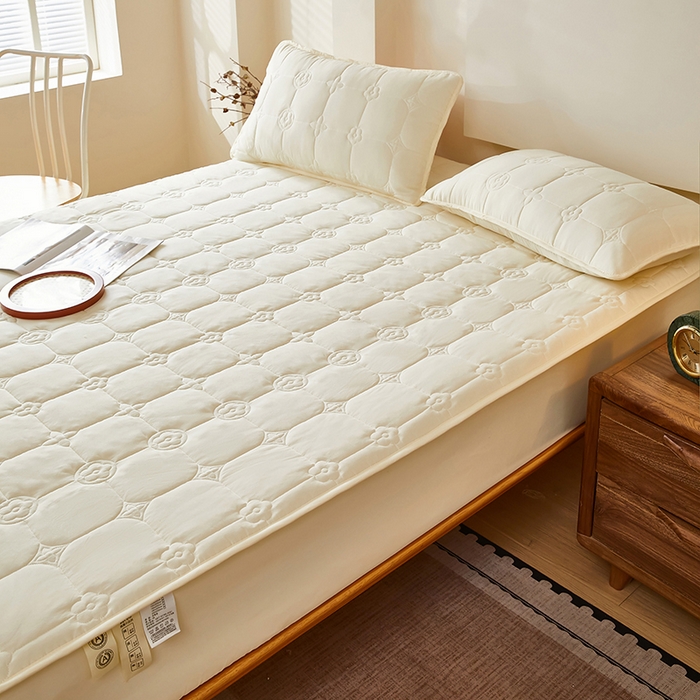 91家纺网 家纺一手货源 找家纺 瑞兴纺 2025年新款亲肤夹棉床笠 幸运格-米白