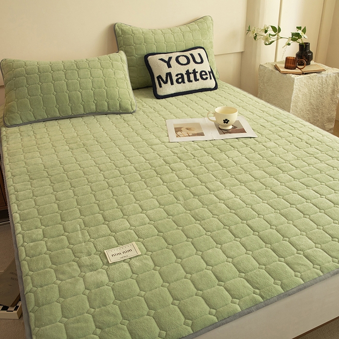 91家纺网 家纺一手货源 找家纺 眠博士 2025新款纯色简约牛奶绒夹棉床褥床笠系列-大床 牛奶绒夹棉床褥-苹果绿