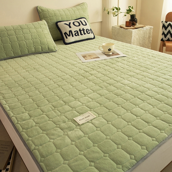 91家纺网 家纺一手货源 找家纺 眠博士 2025新款纯色简约牛奶绒夹棉床褥床笠系列-大床 牛奶绒夹棉床褥-苹果绿