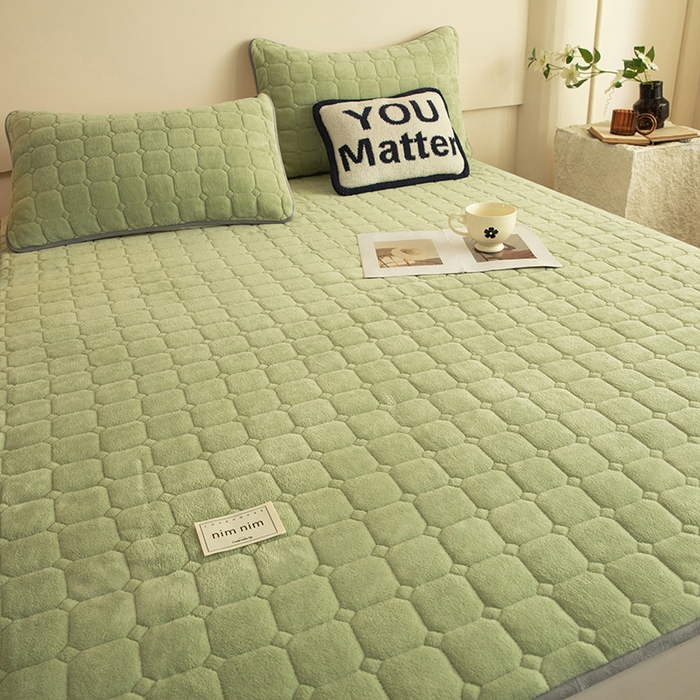 91家纺网 家纺一手货源 找家纺 眠博士 2025新款纯色简约牛奶绒夹棉床褥床笠系列-大床 牛奶绒夹棉床褥-苹果绿