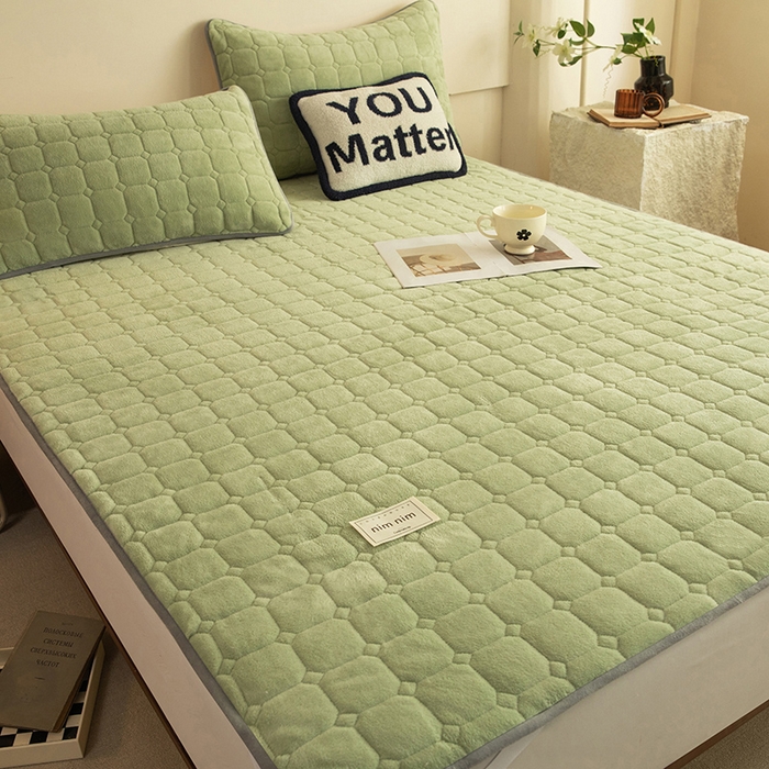 91家纺网 家纺一手货源 找家纺 眠博士 2025新款纯色简约牛奶绒夹棉床褥床笠系列-大床 牛奶绒夹棉床褥-苹果绿