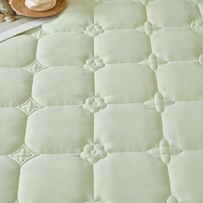 91家纺网 家纺一手货源 找家纺 瑞兴纺 2025年新款亲肤夹棉床笠 幸运格-抹茶绿