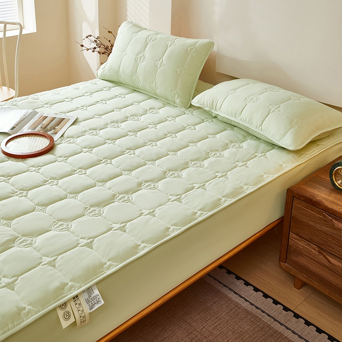 91家纺网 家纺一手货源 找家纺 瑞兴纺 2025年新款亲肤夹棉床笠 幸运格-抹茶绿