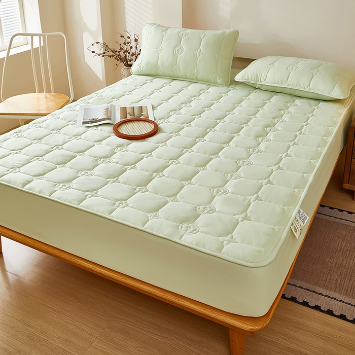 91家纺网 家纺一手货源 找家纺 瑞兴纺 2025年新款亲肤夹棉床笠 幸运格-抹茶绿