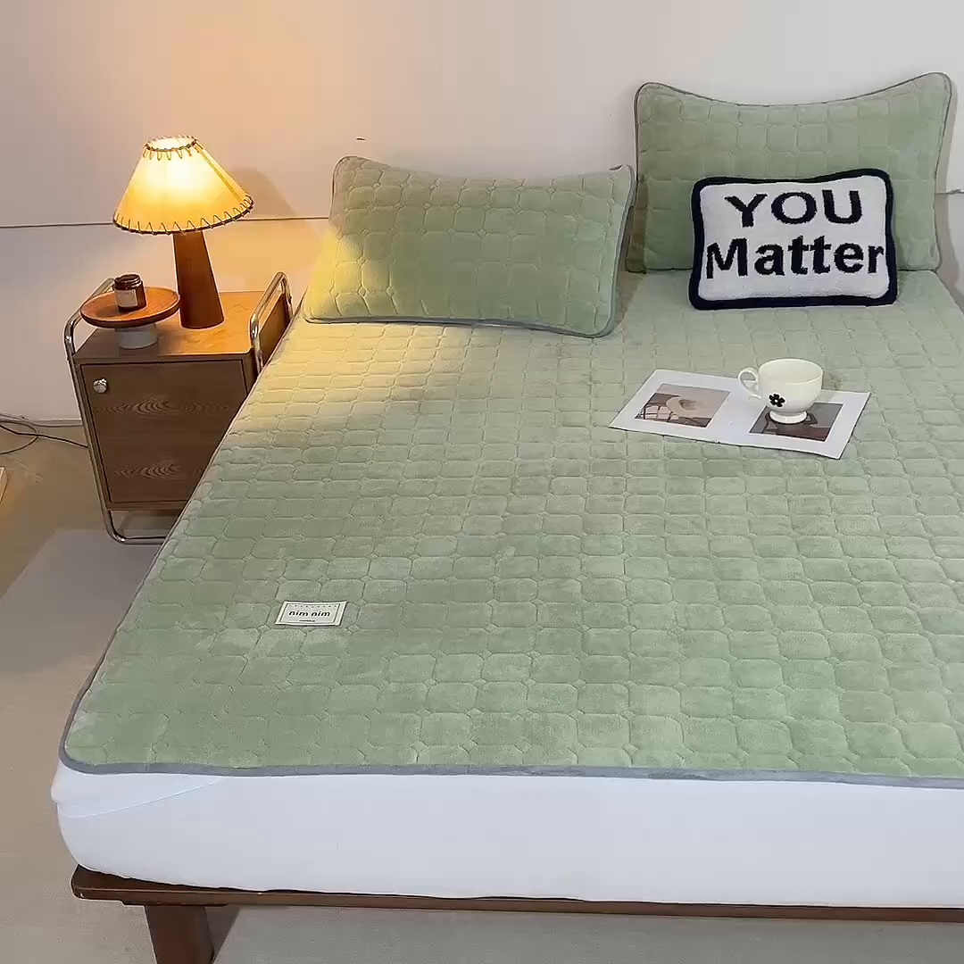 91家纺网 家纺一手货源 找家纺 眠博士 2025新款纯色简约牛奶绒夹棉床褥床笠系列-大床 牛奶绒夹棉床褥-苹果绿