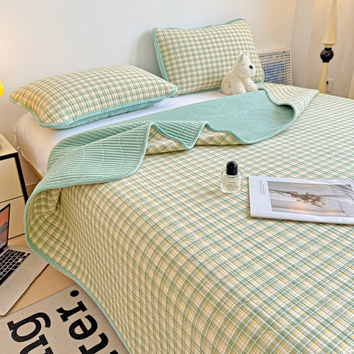 91家纺网 家纺一手货源 找家纺 （总）宜派家纺 2025新款无印风全棉色织水洗棉加厚婴儿绒床盖单件格纹简约夹棉炕盖床盖三件套