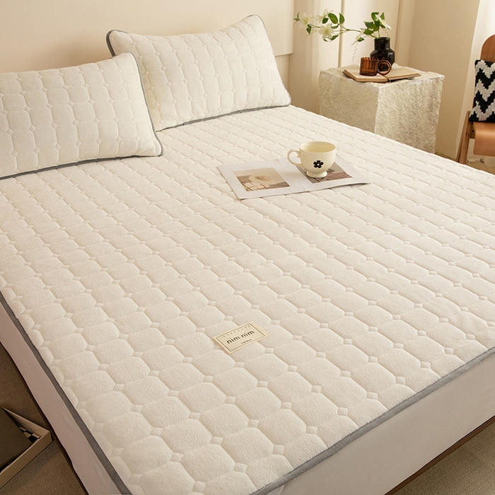 91家纺网 家纺一手货源 找家纺 眠博士 2025新款纯色简约牛奶绒夹棉床褥床笠系列-大床 牛奶绒夹棉床褥-奶白