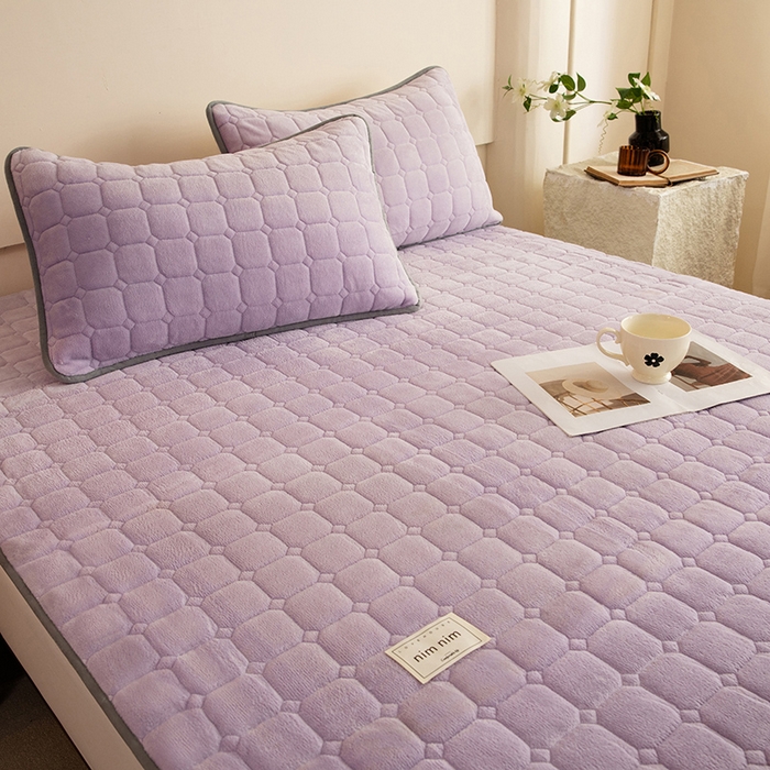 91家纺网 家纺一手货源 找家纺 眠博士 2025新款纯色简约牛奶绒夹棉床褥床笠系列-大床 牛奶绒夹棉床褥-丁香紫