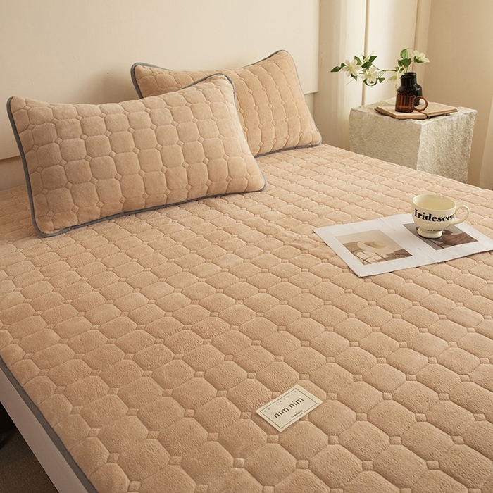 91家纺网 家纺一手货源 找家纺 眠博士 2025新款纯色简约牛奶绒夹棉床褥床笠系列-大床 牛奶绒夹棉床褥-暖咖