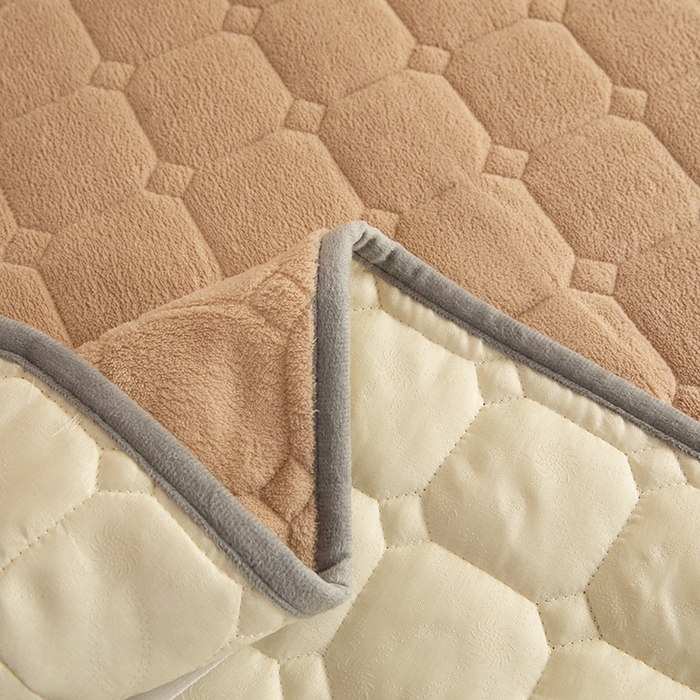 91家纺网 家纺一手货源 找家纺 眠博士 2025新款纯色简约牛奶绒夹棉床褥床笠系列-大床 牛奶绒夹棉床褥-暖咖