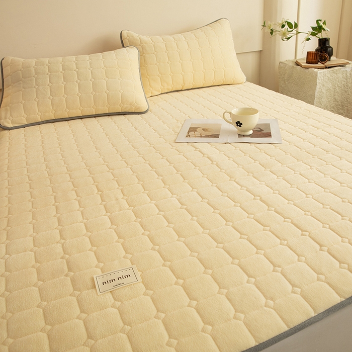 91家纺网 家纺一手货源 找家纺 眠博士 2025新款纯色简约牛奶绒夹棉床褥床笠系列-大床 牛奶绒夹棉床褥-鹅黄