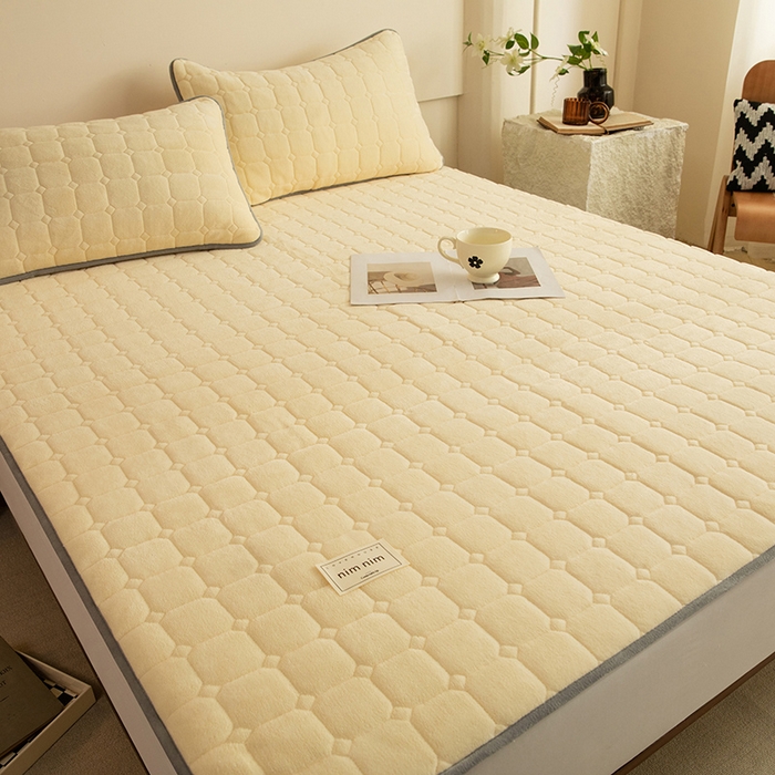 91家纺网 家纺一手货源 找家纺 眠博士 2025新款纯色简约牛奶绒夹棉床褥床笠系列-大床 牛奶绒夹棉床褥-鹅黄