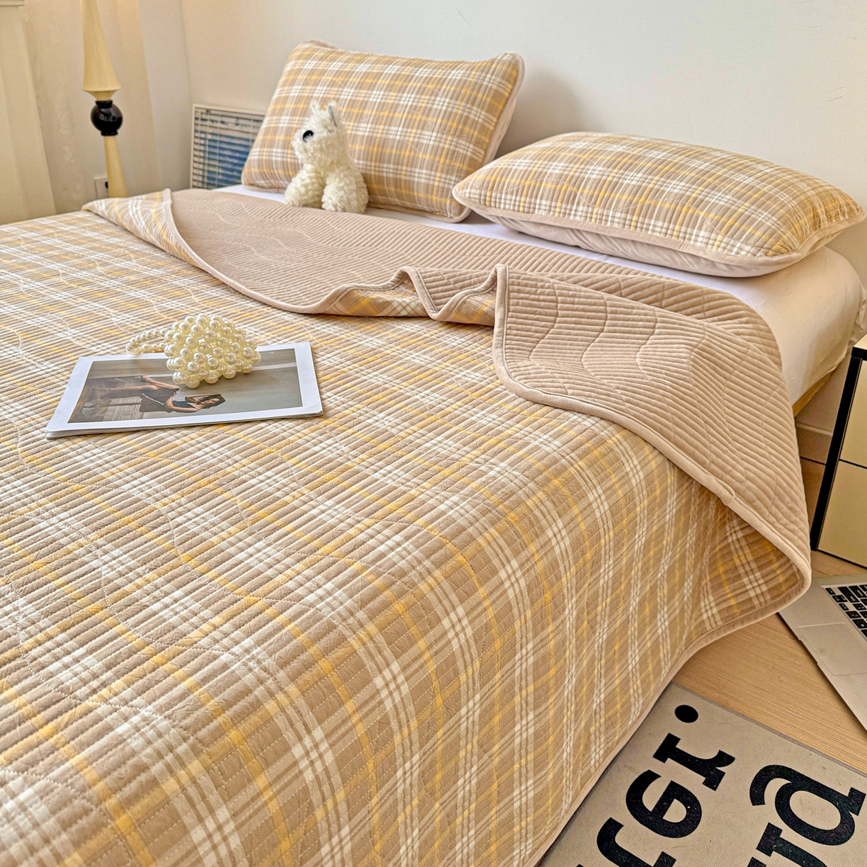91家纺网 家纺一手货源 找家纺 宜派家纺 2025新款无印风全棉色织水洗棉加厚婴儿绒床盖单件格纹简约夹棉炕盖床盖三件套 香槟咖